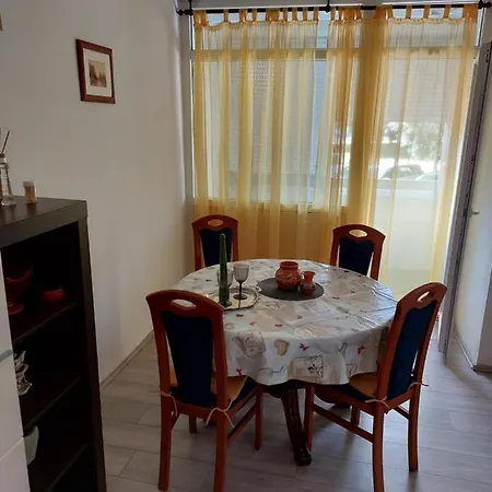 Ivanely Apartment *