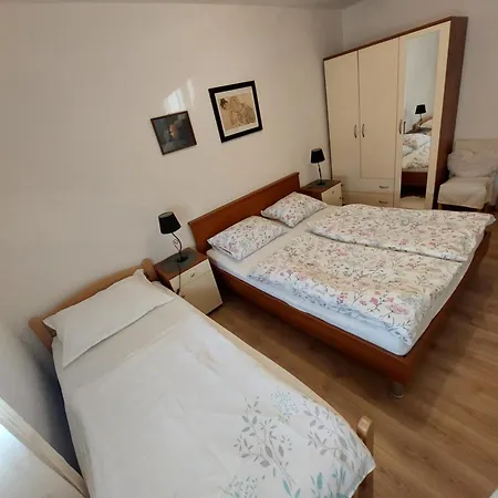Ivanely Apartment