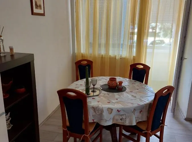 Ivanely Apartament *